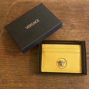 VERSACE La Medusa Card Case Vitello Slim Card Case/Wallet NWT